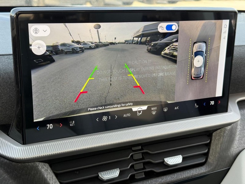 Ford Explorer Vehicle Full-screen Gallery Image 15