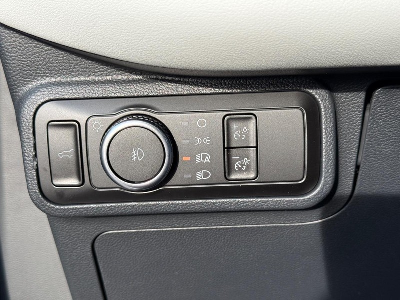 Ford Explorer Vehicle Full-screen Gallery Image 19