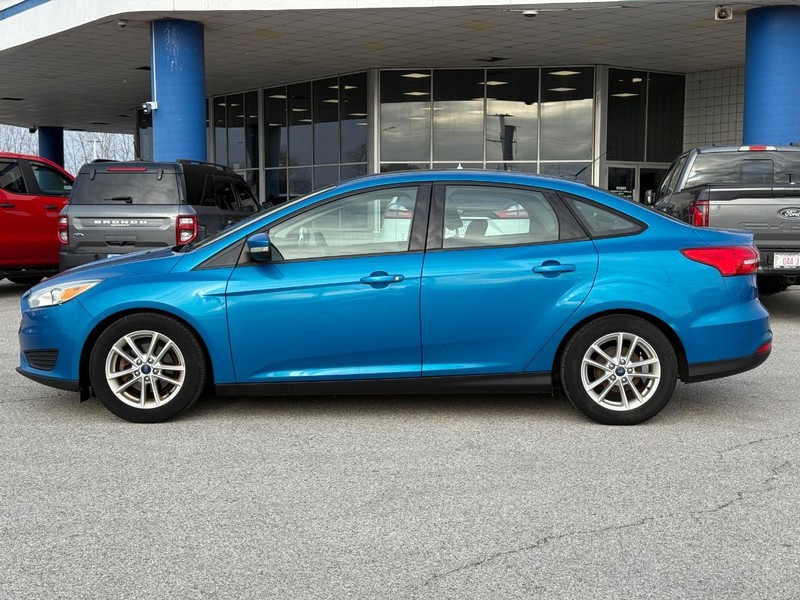 Ford Focus Vehicle Full-screen Gallery Image 2