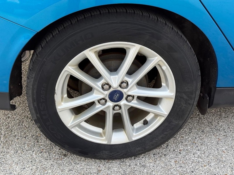 Ford Focus Vehicle Full-screen Gallery Image 7