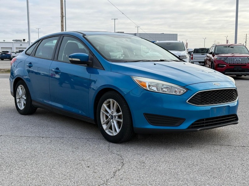 Ford Focus Vehicle Full-screen Gallery Image 8