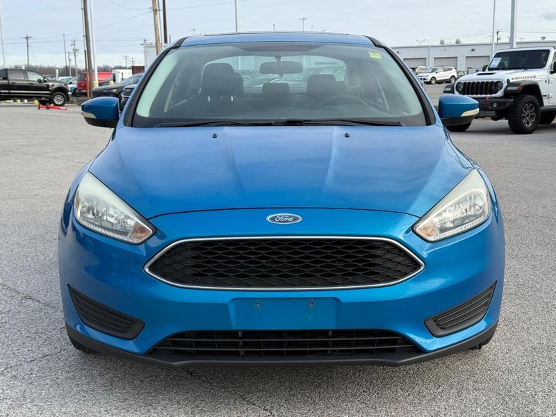 Ford Focus Vehicle Full-screen Gallery Image 9