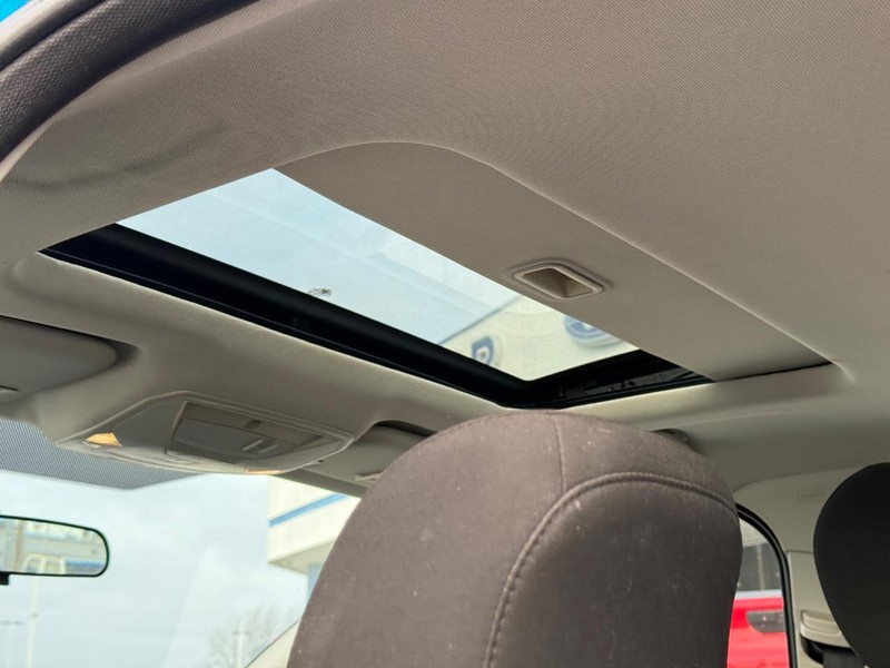 Ford Focus Vehicle Full-screen Gallery Image 11