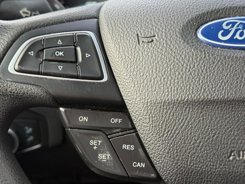Ford Focus Vehicle Full-screen Gallery Image 14