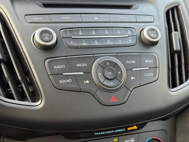 Ford Focus Vehicle Full-screen Gallery Image 18