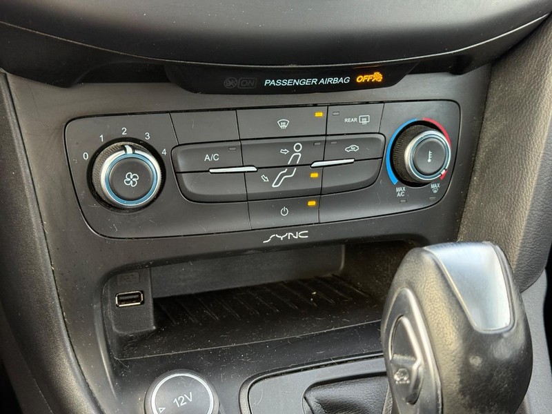 Ford Focus Vehicle Full-screen Gallery Image 19