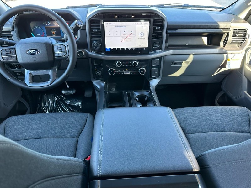 Ford F-150 Vehicle Full-screen Gallery Image 5