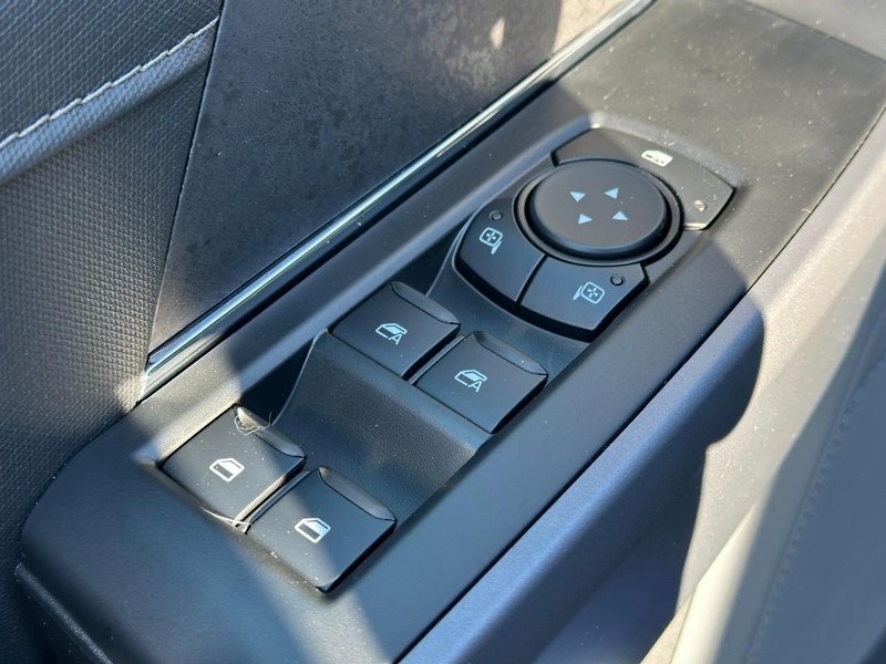 Ford F-150 Vehicle Full-screen Gallery Image 9