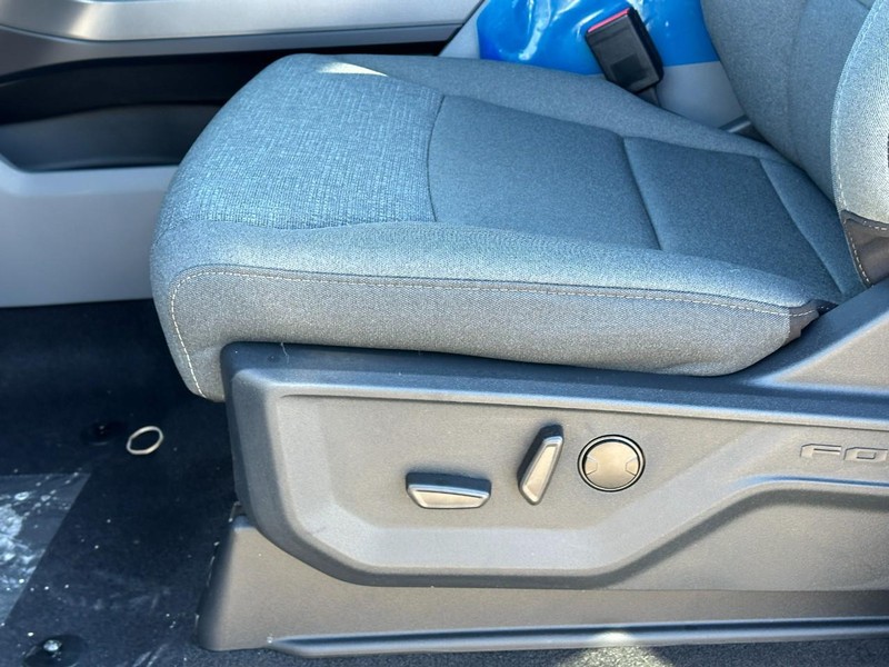 Ford F-150 Vehicle Full-screen Gallery Image 10