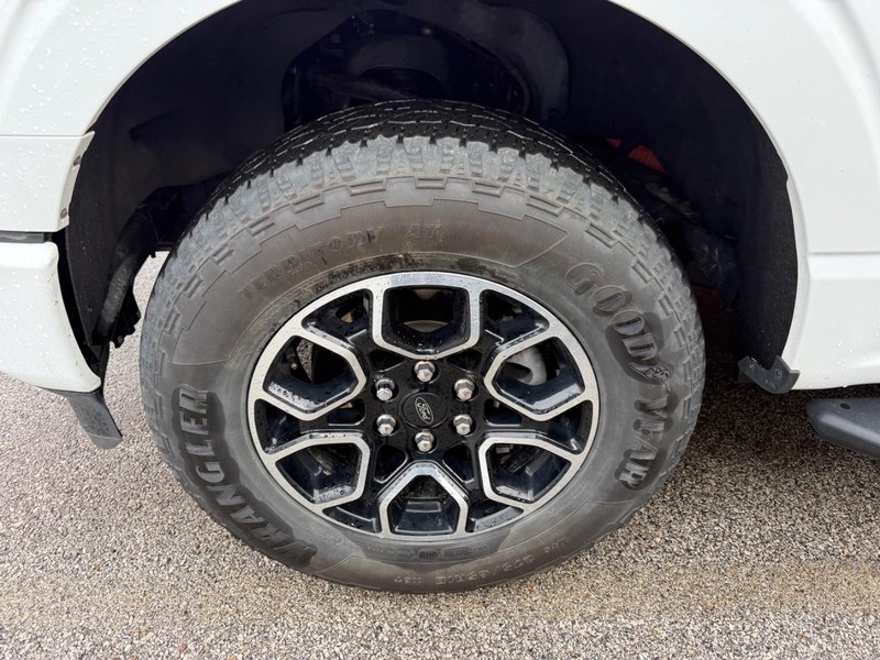 Ford F-150 Vehicle Full-screen Gallery Image 2