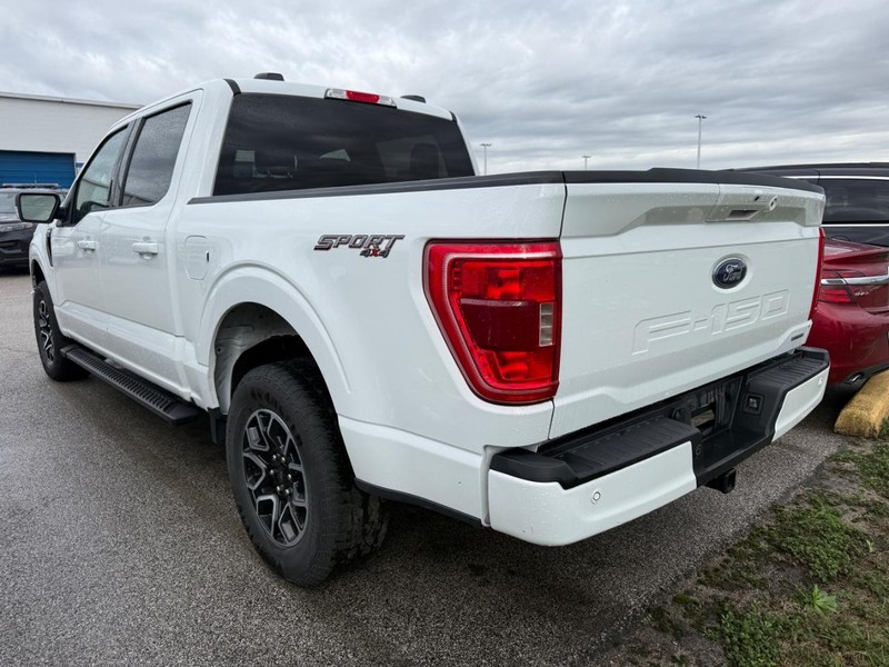 Ford F-150 Vehicle Full-screen Gallery Image 3