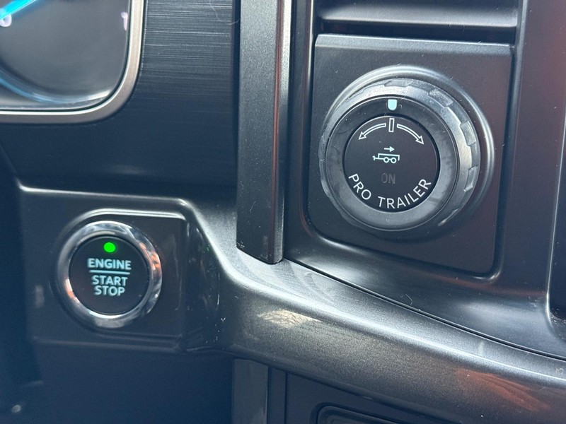 Ford F-150 Vehicle Full-screen Gallery Image 16