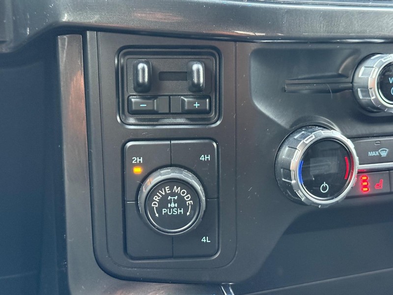 Ford F-150 Vehicle Full-screen Gallery Image 18