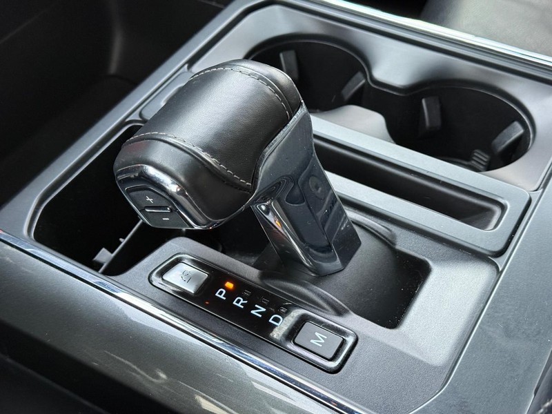 Ford F-150 Vehicle Full-screen Gallery Image 21