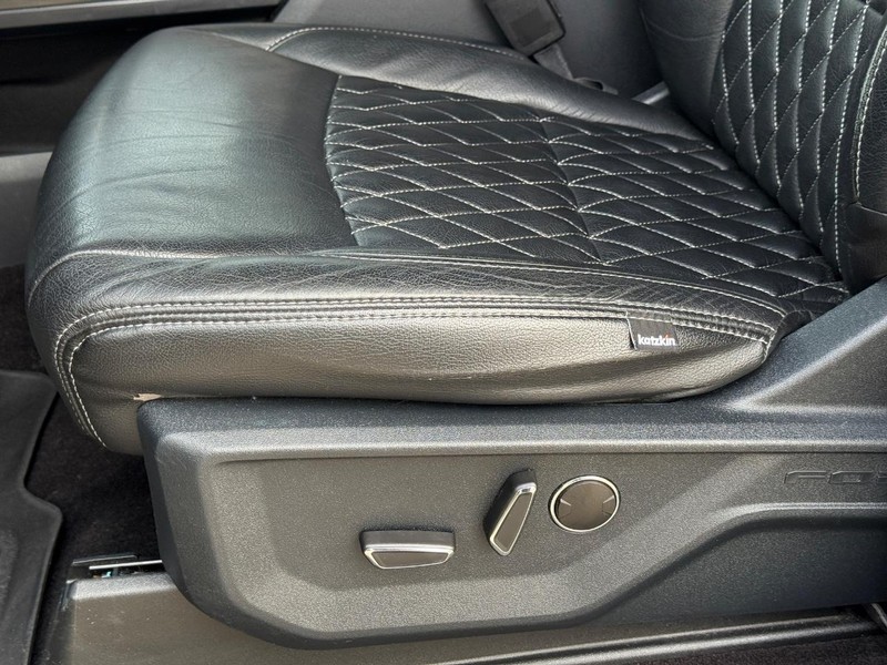 Ford F-150 Vehicle Full-screen Gallery Image 26