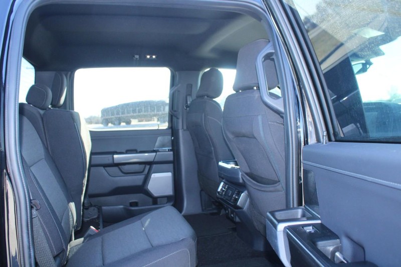 Ford F-150 Vehicle Full-screen Gallery Image 9