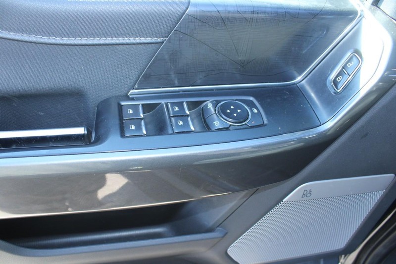 Ford F-150 Vehicle Full-screen Gallery Image 14