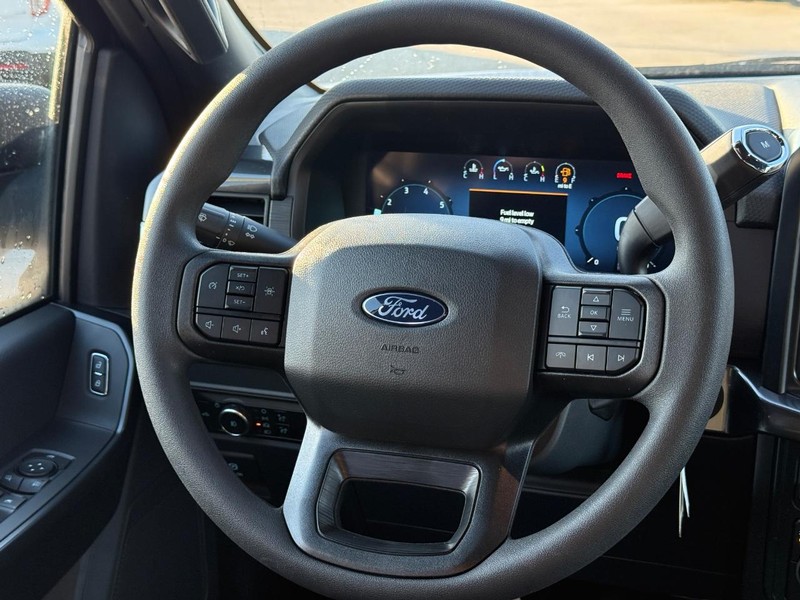 Ford F-150 Vehicle Full-screen Gallery Image 8