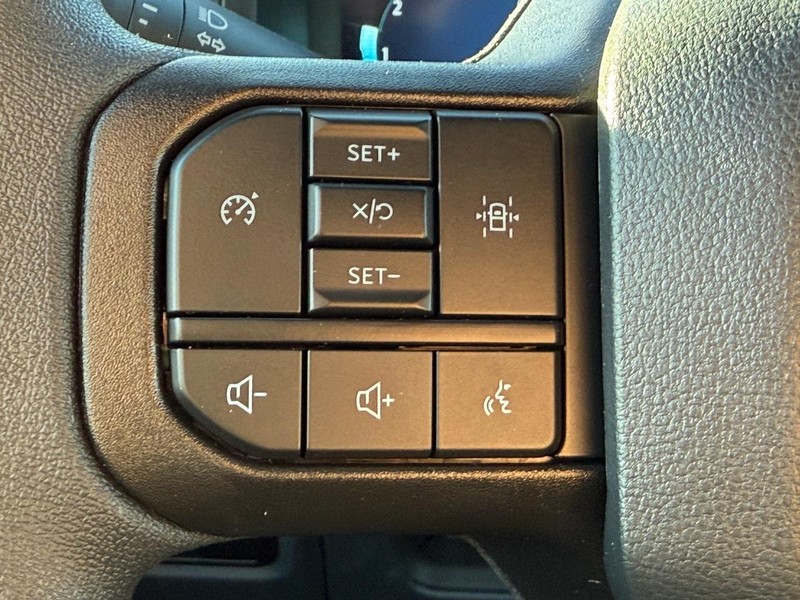 Ford F-150 Vehicle Full-screen Gallery Image 9