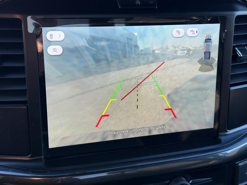 Ford F-150 Vehicle Full-screen Gallery Image 12