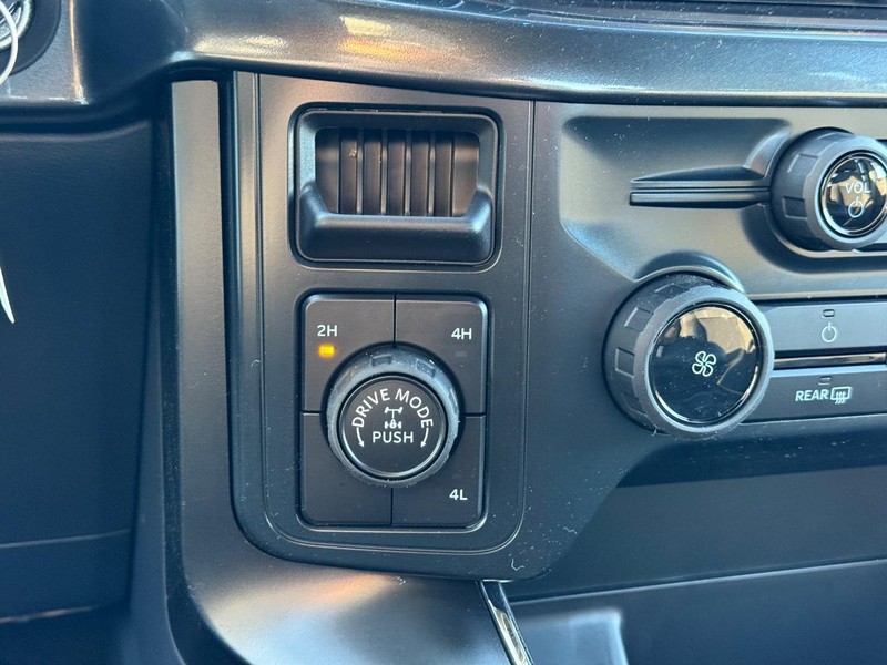 Ford F-150 Vehicle Full-screen Gallery Image 13