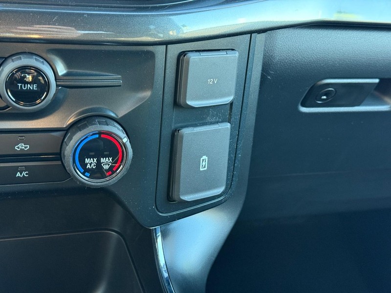 Ford F-150 Vehicle Full-screen Gallery Image 15