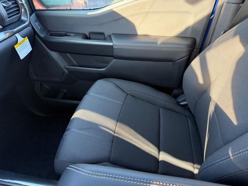 Ford F-150 Vehicle Full-screen Gallery Image 16