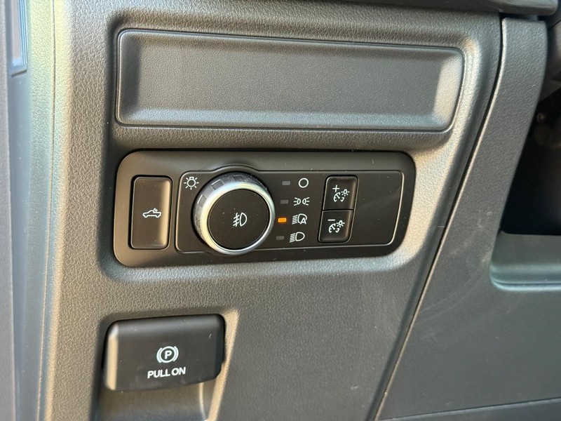 Ford F-150 Vehicle Full-screen Gallery Image 17