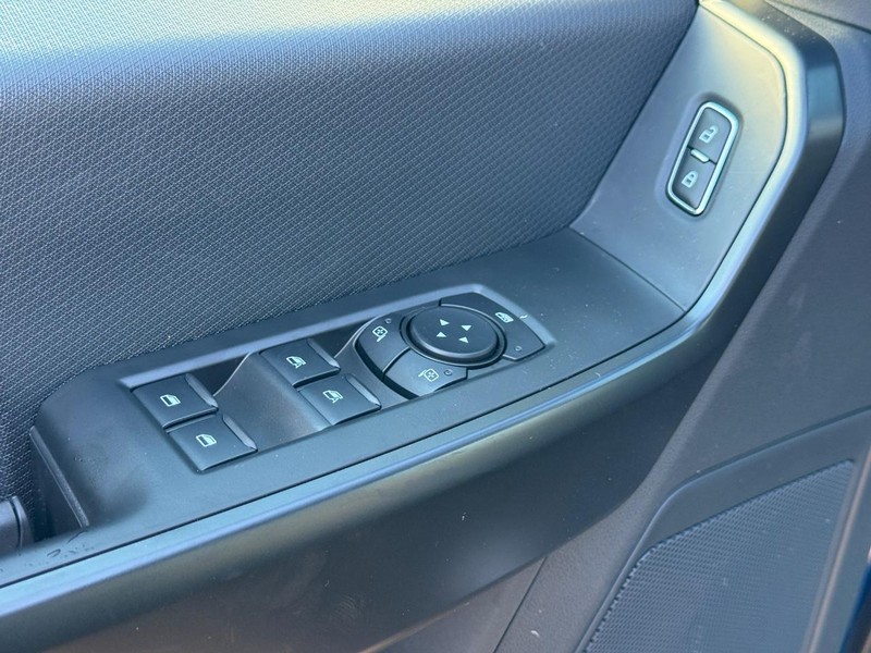 Ford F-150 Vehicle Full-screen Gallery Image 18