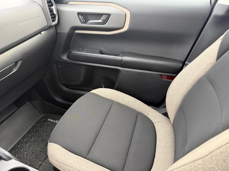 Ford Bronco Sport Vehicle Full-screen Gallery Image 14