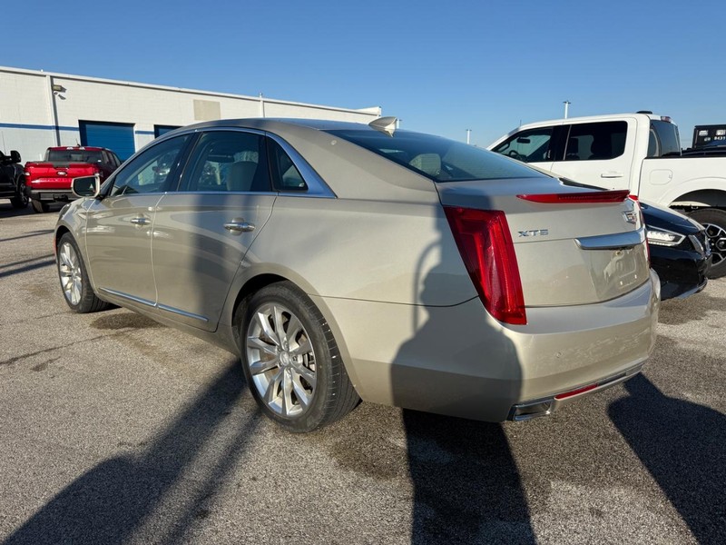 Cadillac XTS Vehicle Full-screen Gallery Image 3