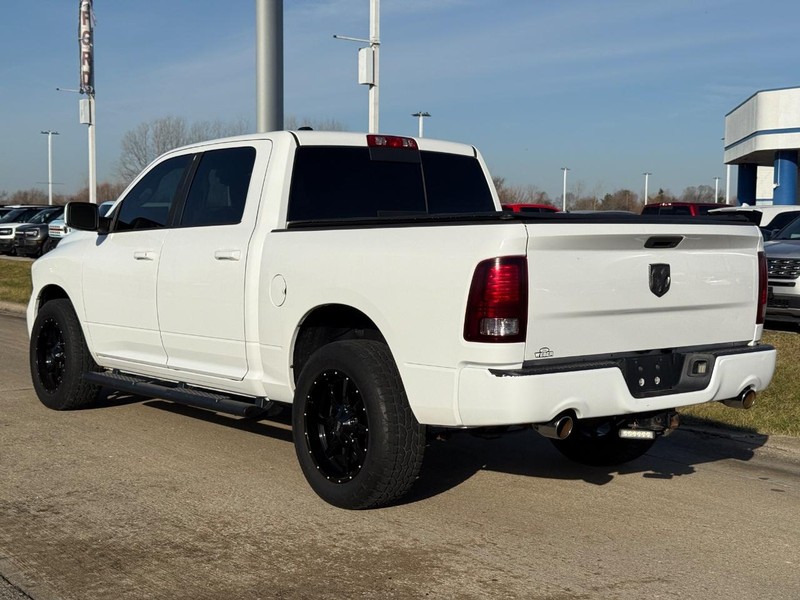 Ram 1500 Vehicle Full-screen Gallery Image 3