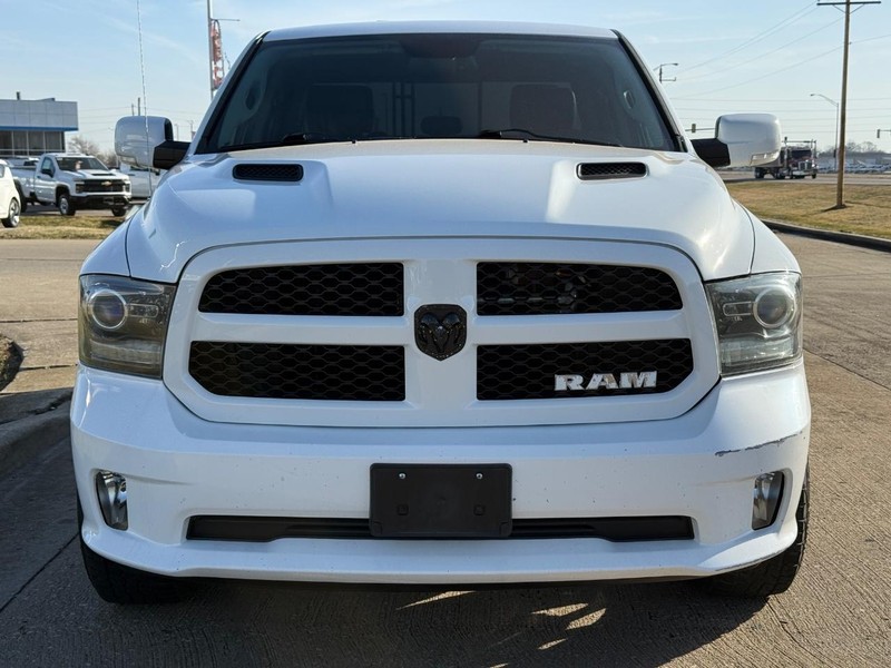 Ram 1500 Vehicle Full-screen Gallery Image 9
