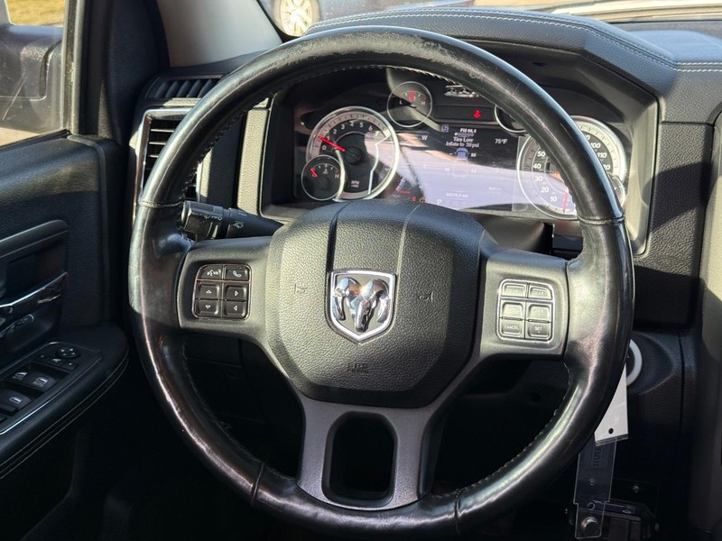 Ram 1500 Vehicle Full-screen Gallery Image 12