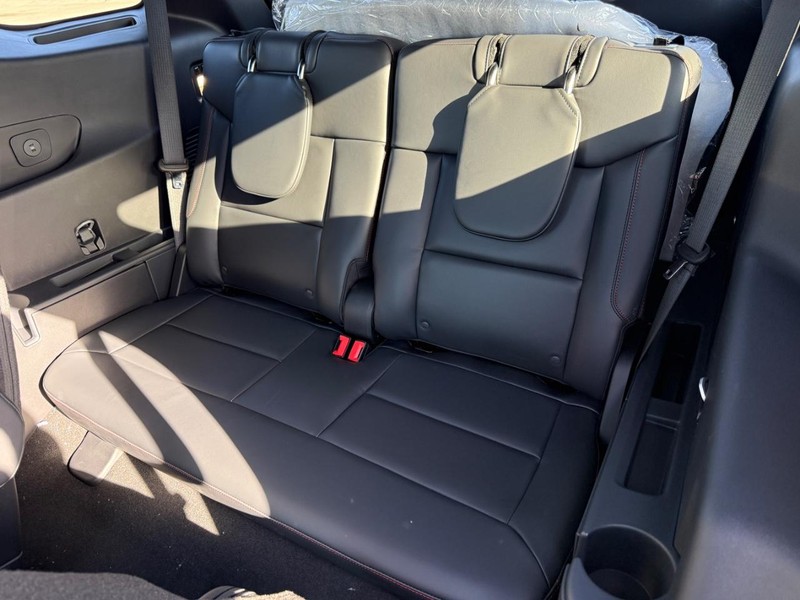 Ford Explorer Vehicle Full-screen Gallery Image 5