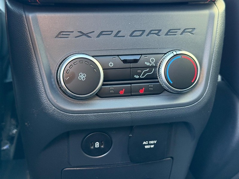 Ford Explorer Vehicle Full-screen Gallery Image 8