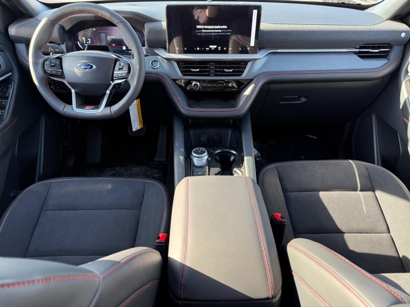 Ford Explorer Vehicle Full-screen Gallery Image 9