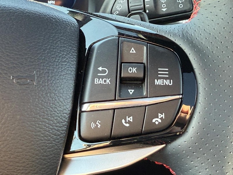 Ford Explorer Vehicle Full-screen Gallery Image 12