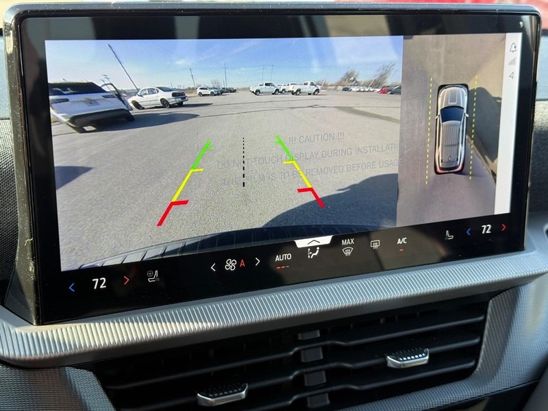 Ford Explorer Vehicle Full-screen Gallery Image 15