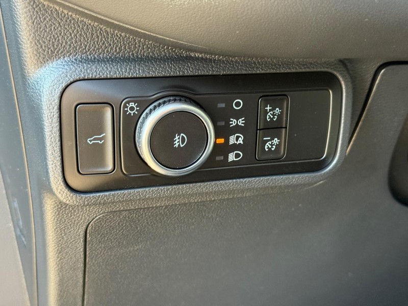 Ford Explorer Vehicle Full-screen Gallery Image 19