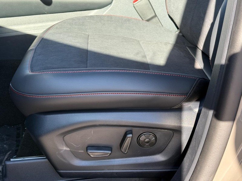 Ford Explorer Vehicle Full-screen Gallery Image 21