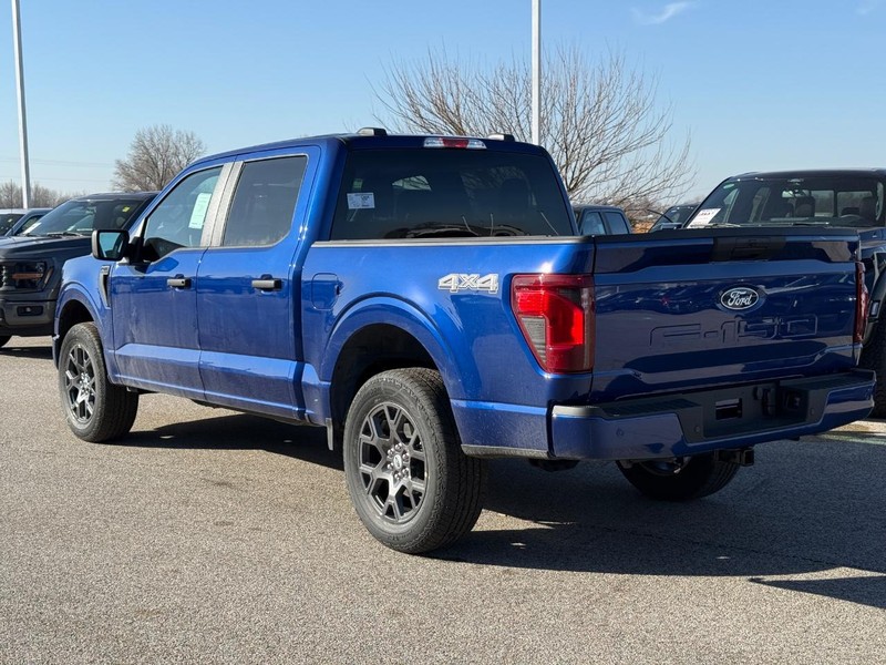 Ford F-150 Vehicle Full-screen Gallery Image 3