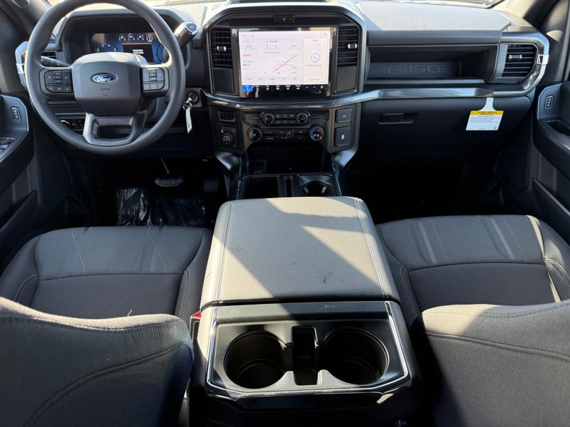 Ford F-150 Vehicle Full-screen Gallery Image 6
