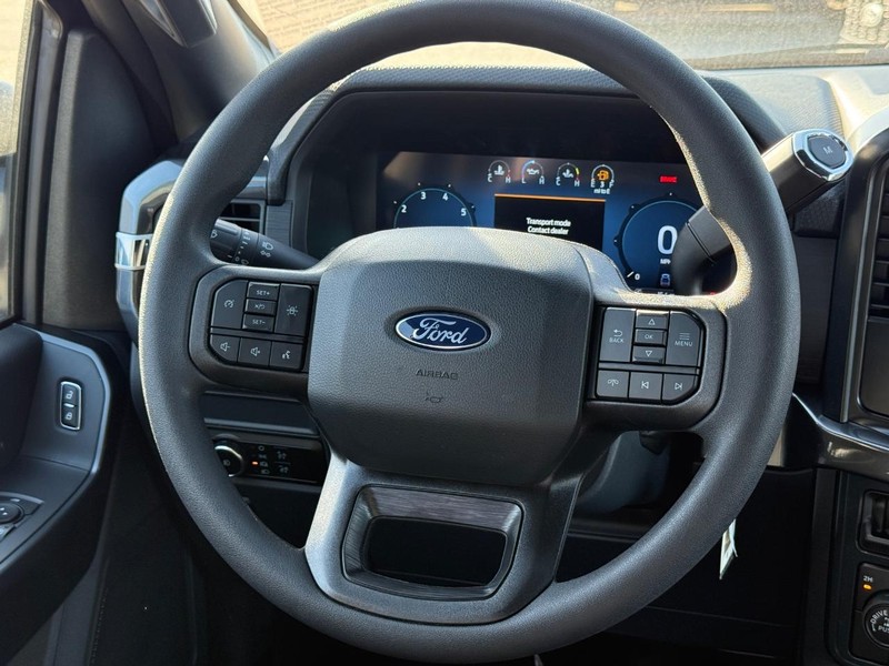 Ford F-150 Vehicle Full-screen Gallery Image 7
