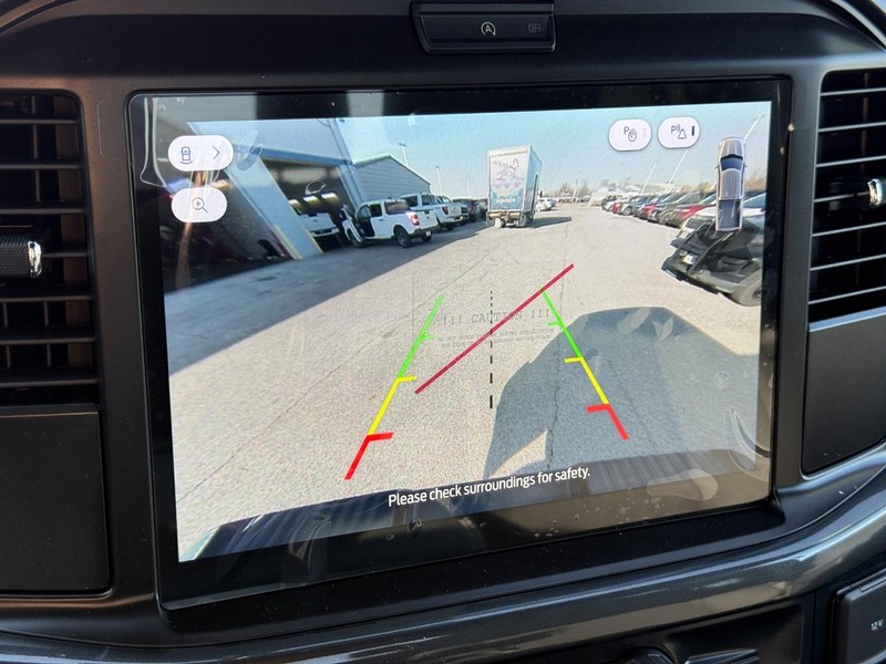 Ford F-150 Vehicle Full-screen Gallery Image 11