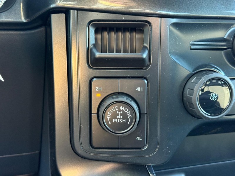 Ford F-150 Vehicle Full-screen Gallery Image 12