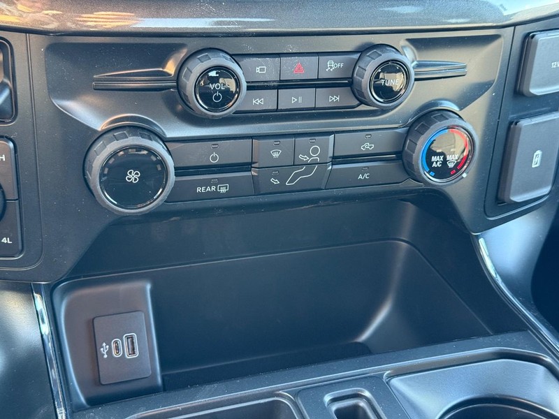 Ford F-150 Vehicle Full-screen Gallery Image 13