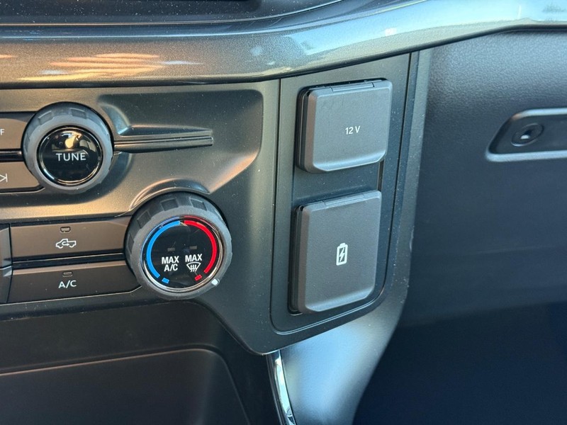 Ford F-150 Vehicle Full-screen Gallery Image 14