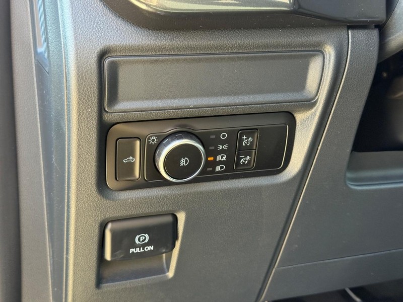 Ford F-150 Vehicle Full-screen Gallery Image 16