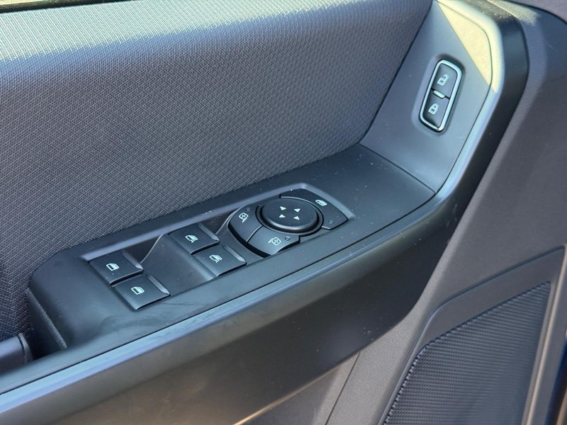 Ford F-150 Vehicle Full-screen Gallery Image 17